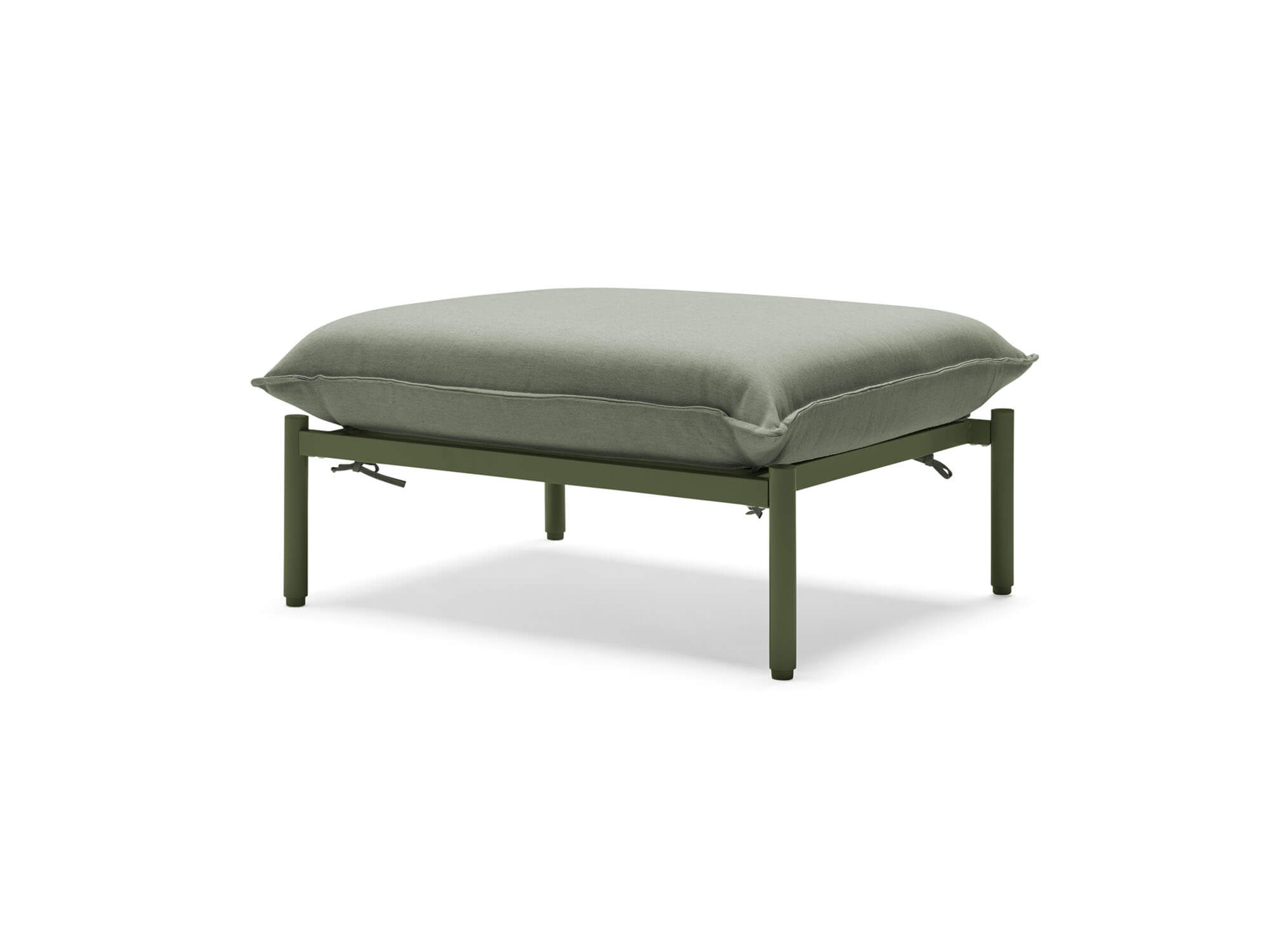 Vue d'angle avant du pouf extérieur avec coussins et pieds verts